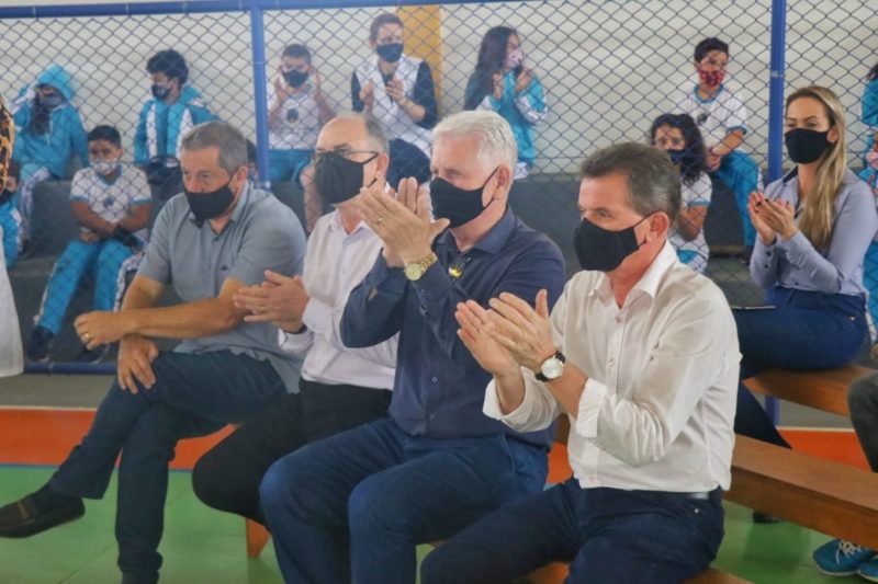 Prefeito Rog&eacute;rio Frigo, &uacute;ltimo da esquerda para a direita – Foto: Lucas Sabino/Divulga&ccedil;&atilde;o/ND