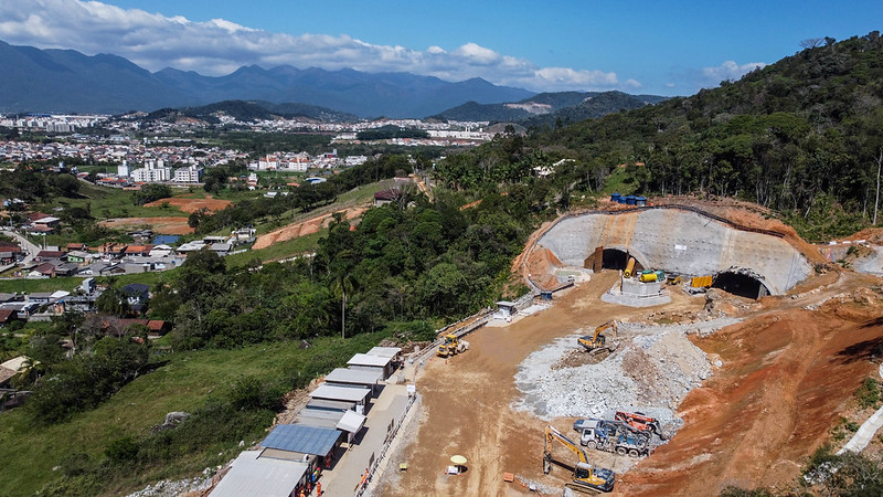 Construção de três túneis duplos está avançando; demora em alguns pontos é destacado pelo relatório &#8211; Foto: Arteris/divulgação