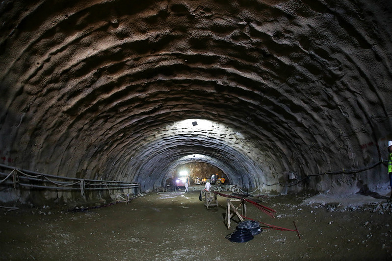 Túnel sendo construído: concessionária garante entregar a obra em dezembro de 2023 &#8211; Foto: Carlos Júnior/Arteris Litoral Sul/divulgação