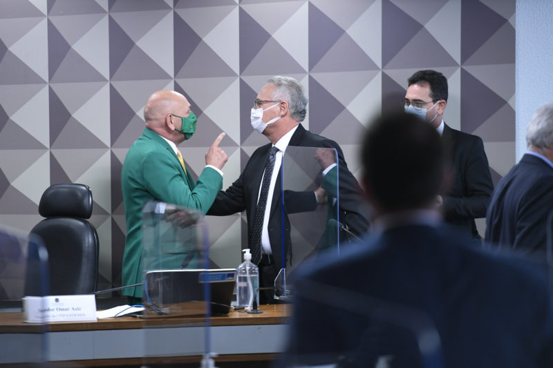 Luciano Hang e o senador Renan Calheiros durante depoimento do empres&aacute;rio na CPI da Covid – Edilson Rodrigues/Ag&ecirc;ncia Senad/ND
