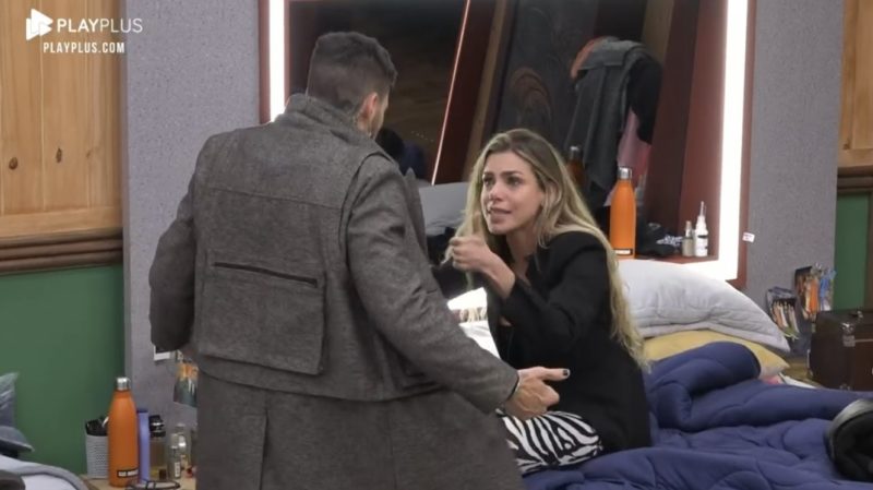Erika e Gui Araujo se exaltam após roça – Foto: Reprodução Play Plus