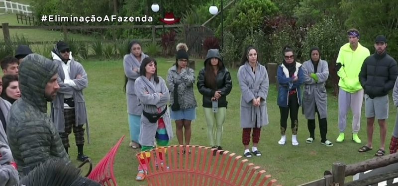 Peões reclamam de funções delegadas por Erika – Foto: Reprodução Record TV