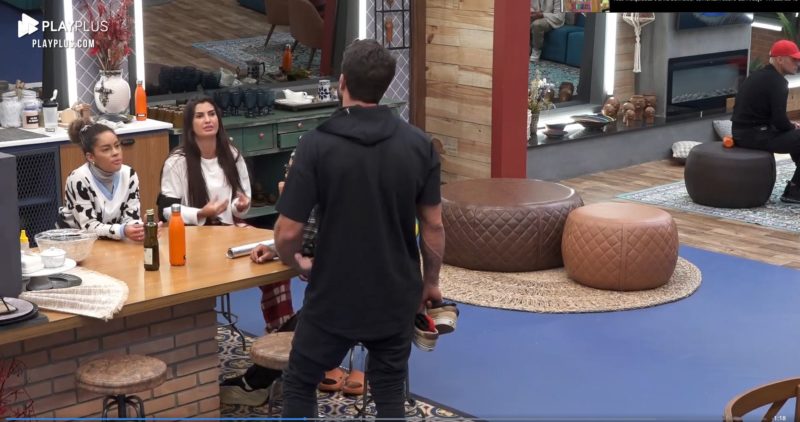 Sthe Matos e Marina Ferrari discutem com Erasmo Viana sobre comentário do peão em relação à desistência de Fernanda Medrado – Foto: Reprodução/Internet