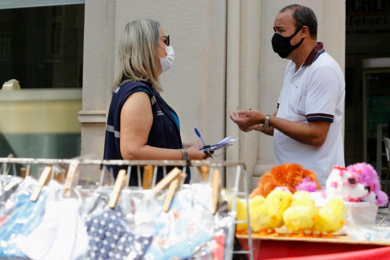 A&ccedil;&otilde;es de orienta&ccedil;&atilde;o com vendedores ambulantes acontecem durante toda a semana – Foto: Prefeitura de Joinville/Divulga&ccedil;&atilde;o/ND