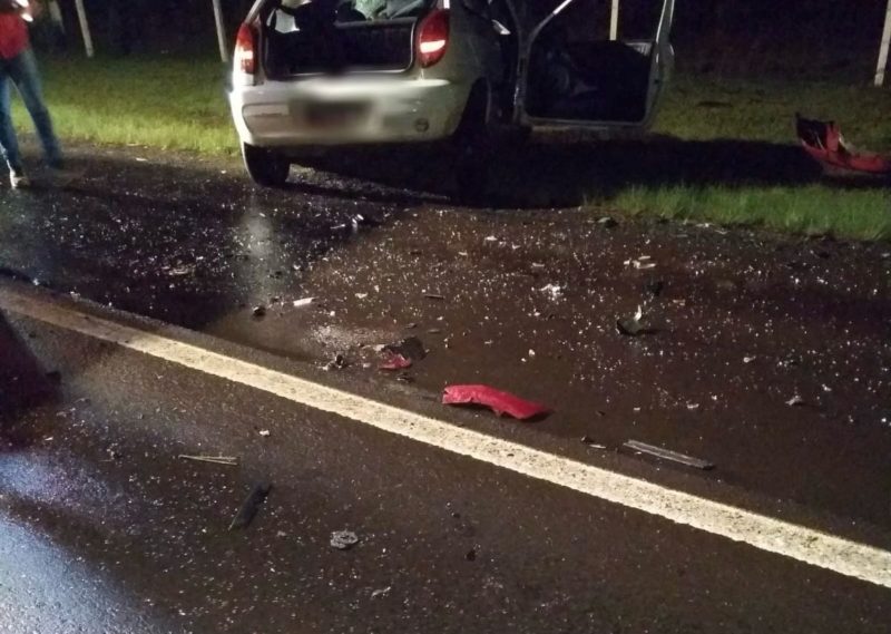 Dois carros bateram de frente – Foto: PMRv/ND