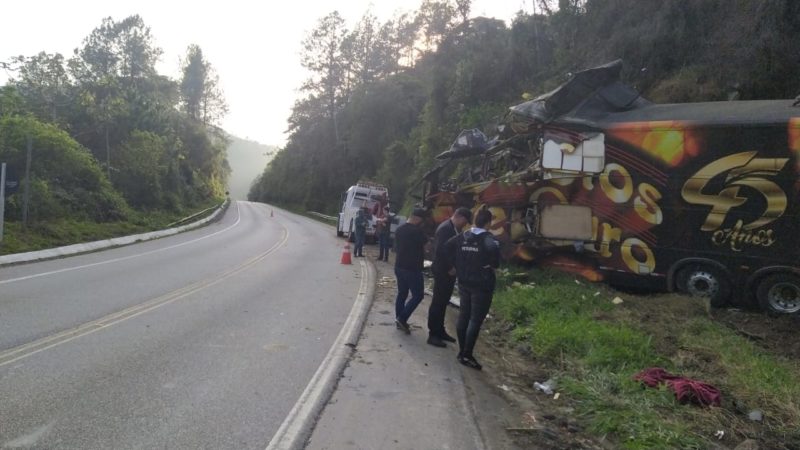 Airton morreu após o veículo tombar na madrugada desta segunda-feira (13) na BR-282, em Águas Mornas, na Grande Florianópolis. Isso aconteceu por volta da 1h40 no km 44. – Foto: PRF/ND