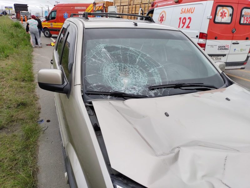 Idoso morreu após ser atropelado por uma Eco Sport, na BR-470 – Foto: Divulgação/CBMSC