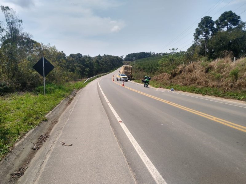 Mulher morreu em grave acidente em Rio Negrinho – Foto: PMRv/Divulgação