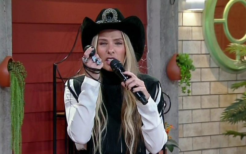 Adriane Galisteu desvenda mist&eacute;rio – Foto: Reprodu&ccedil;&atilde;o Record TV