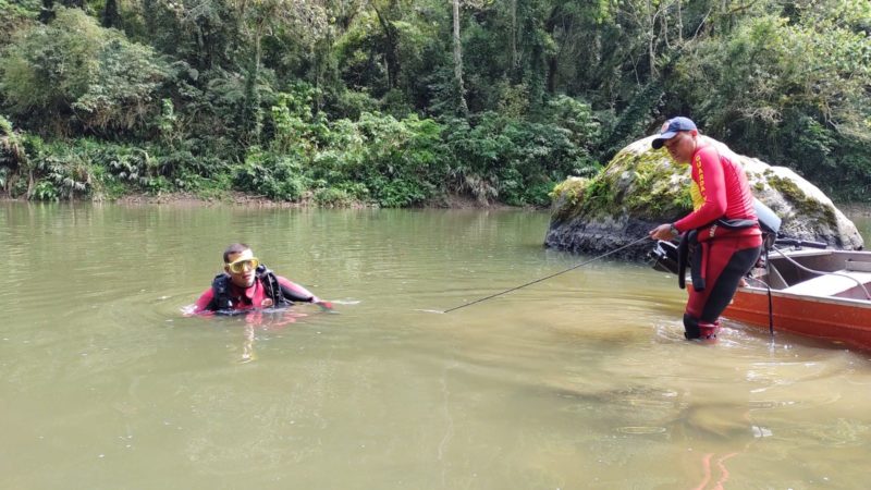 Adolescente desapareceu no domingo (12), enquanto tomava banho no rio Itaja&iacute; – Foto: Bombeiros Militares/Divulga&ccedil;&atilde;o