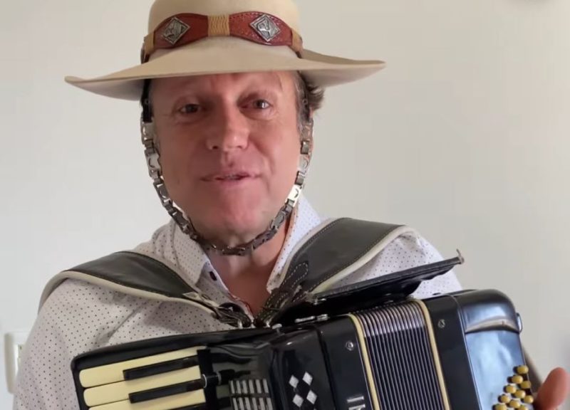 Airton Machado, l&iacute;der da banda Garotos de Ouro – Foto: Reprodu&ccedil;&atilde;o/ND