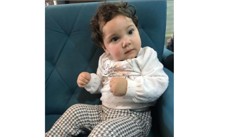 A beb&ecirc; Sophie precisa de recursos para fazer um tratamento na Tail&acirc;ndia – Foto: Arquivo pessoal/ Sophie