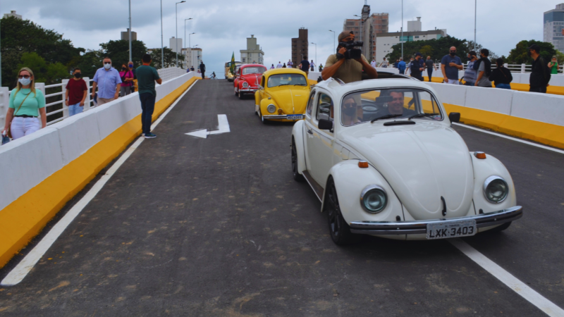Desfile de Fuscas na nova ponte de Tubar&atilde;o – Foto: Marcelo Becker/Divulga&ccedil;&atilde;o/ND
