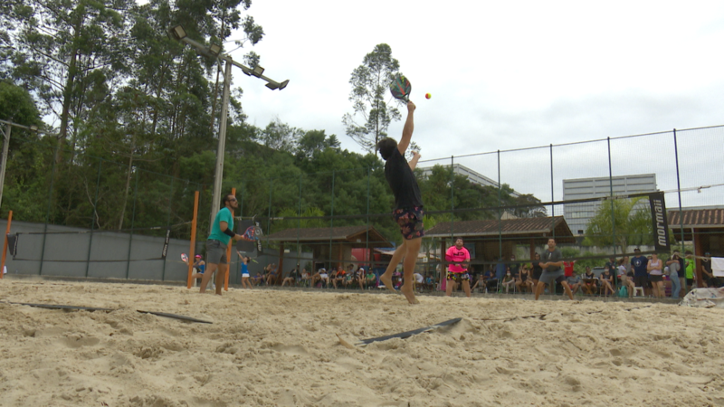 Beach tennis chegou ao Brasil em 2008 e vem crescendo no país – Foto: Adriano Mendes/NDTV