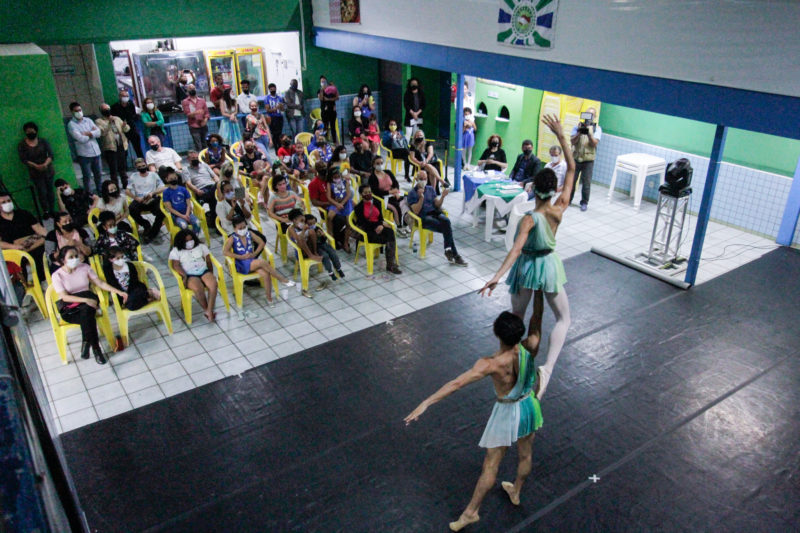 Alunos da Escola Bolshoi na apresentação ocorrida na quadra da Escola de Samba Coloninha – Foto: Leo Munhoz/ND