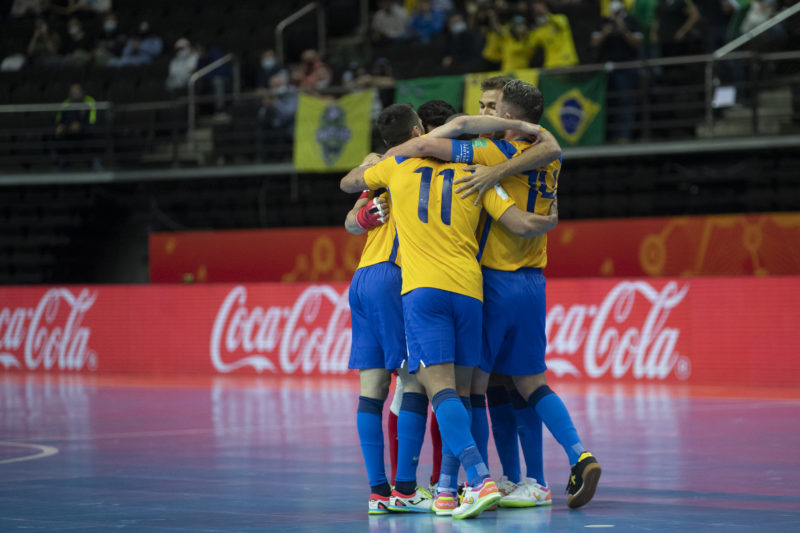 Jogadores brasileiros comemoram vitória sobre o Japão – Foto: Thaís Magalhães/CBF
