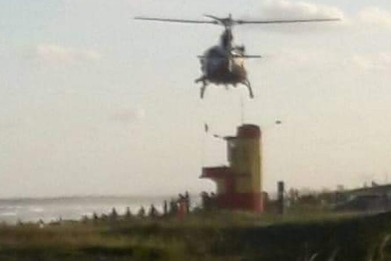 Helicóptero Águia participou das buscas ao jovem desaparecido no mar – Foto: Internet