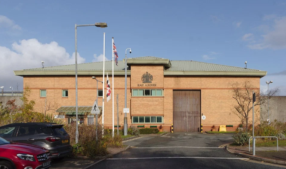 A cadeira onde Mendy est&aacute; preso – Foto: Divulga&ccedil;&atilde;o