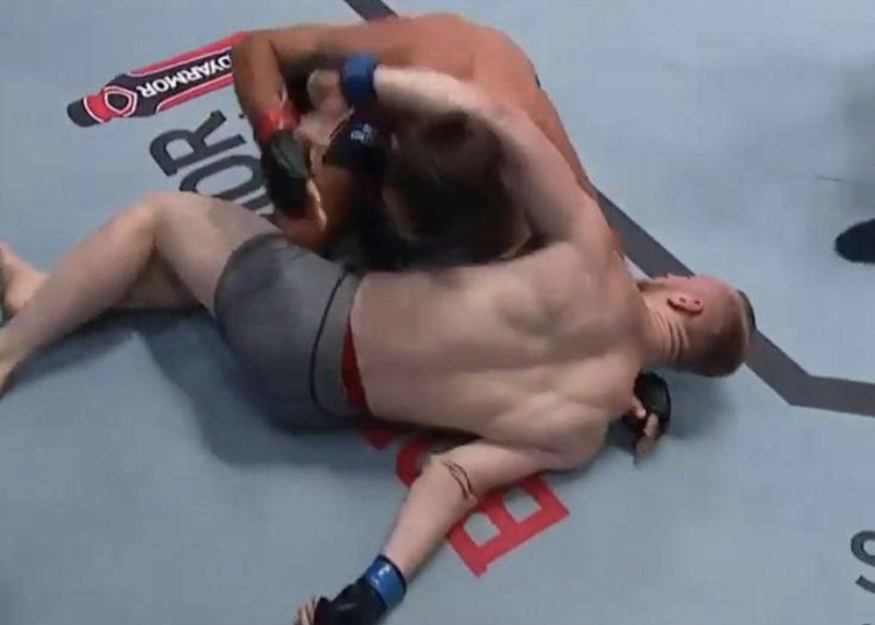 Repare o braço direito de Joe Pyfer: fratura e derrota para Dustin Stolzfus no UFC Contender Series – Foto: Reprodução
