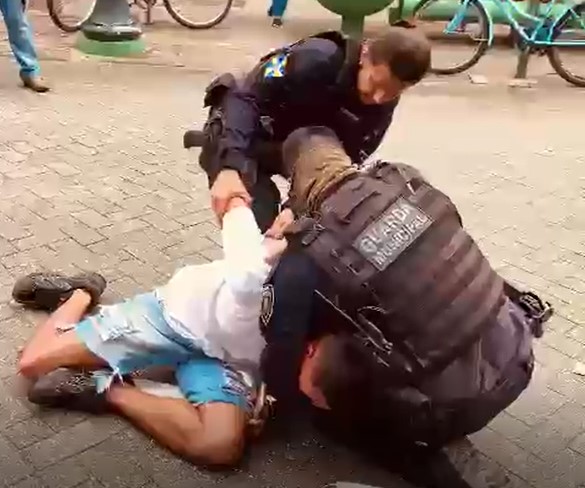 A&ccedil;&atilde;o da Guarda Municipal foi classificada como “violenta e exagerada” por quem estava na rua Herc&iacute;lio Luz – Foto: Reprodu&ccedil;&atilde;o