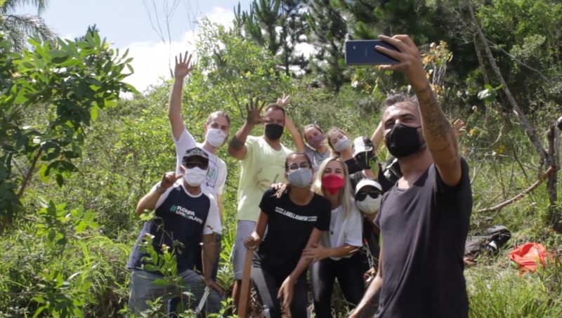 Equipe comemora mais um plantio de &aacute;rvores – Foto: Acervo Carbon Free Brasil/Divulga&ccedil;&atilde;o/ND