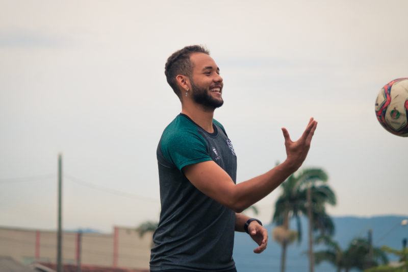 Carlos Gabriel est&aacute; de volta ao time ap&oacute;s se recuperar de les&atilde;o – Foto: Patrick Floriani/FFC