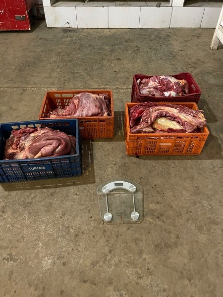 Carne apreendida em CTG era mo&iacute;da e vendida no com&eacute;rcio da regi&atilde;o. – Foto: Divulga&ccedil;&atilde;o