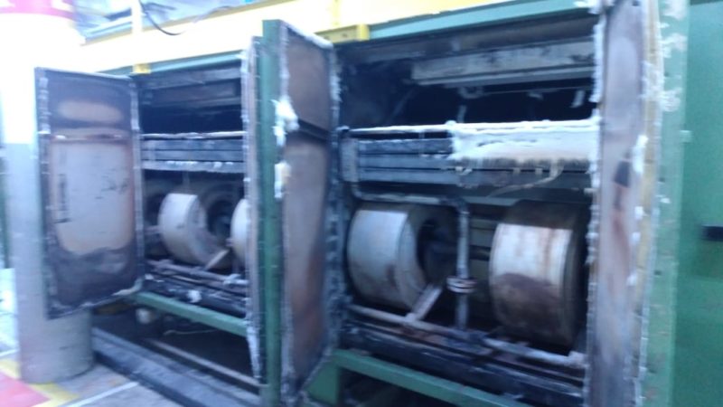 Fogo come&ccedil;ou na m&aacute;quina t&ecirc;xtil da empresa – Foto: CBM/Blumenau