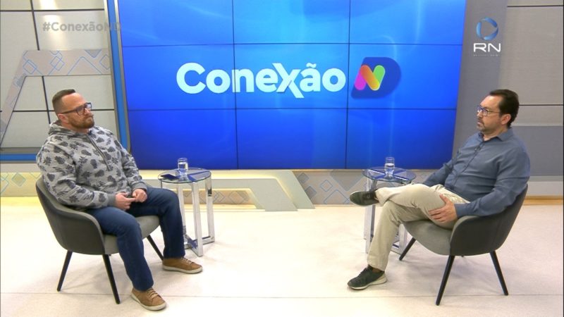 A edição vai ao ar nesta quinta-feira – Foto: Reprodução/NDTV dupla deve relembrar a infância do jornalista que, desde pequeno, vive o esporte, principalmente, o futebol catarinense.