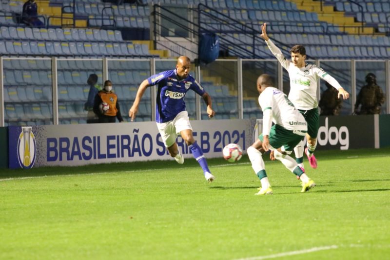Copete em ação durante Avaí x Goiás pela Série B – Foto: Frederico Tadeu/Avai F.C