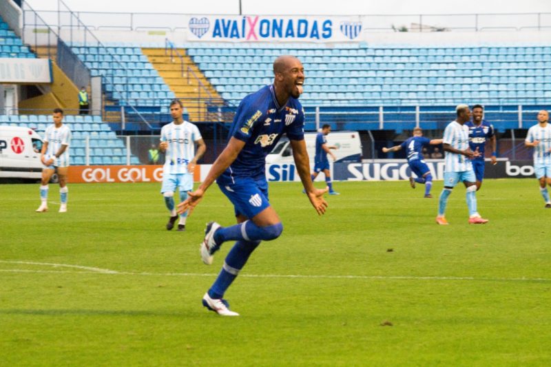 Copete sai para comemorar o segundo gol do Avaí – Foto: André Palma Ribeiro/Avaí F. C.