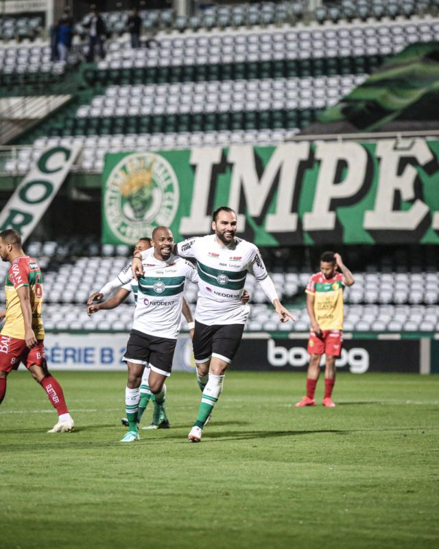 L&eacute;o Gamalho vem em grande fase na S&eacute;rie C – Foto: Coritiba/Divulga&ccedil;&atilde;o/ND