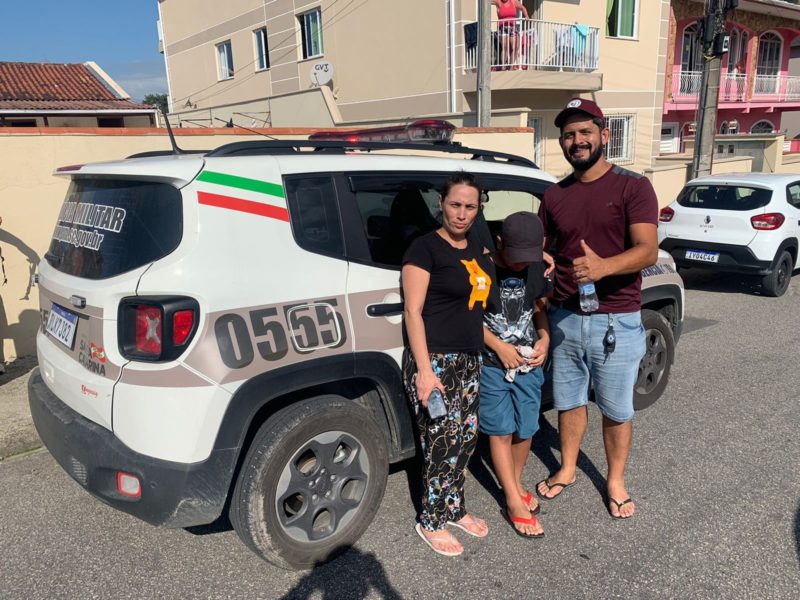 Crian&ccedil;a de 9 anos foi encontrada pela PM em Pedra Branca – Foto: Divulga&ccedil;&atilde;o/PMSC