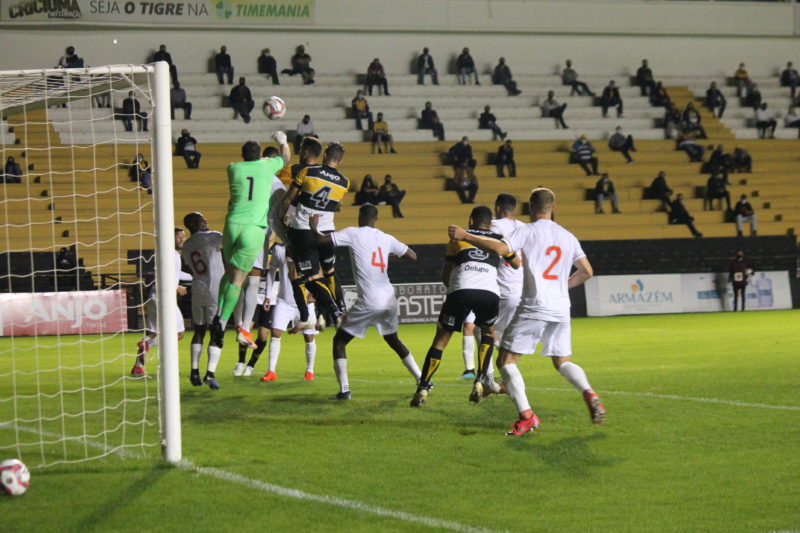 Criciúma perdeu na estreia da Copa SC para o Hercílio Luz por 2 a 0 nesta quarta-feira (15) no Estádio Heriberto Hülse – Foto: Celso da Luz/Criciúma EC