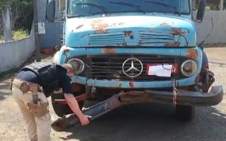 O caminh&atilde;o foi apreendido pela segunda vez. – Foto: Reprodu&ccedil;&atilde;o/PRF/ND