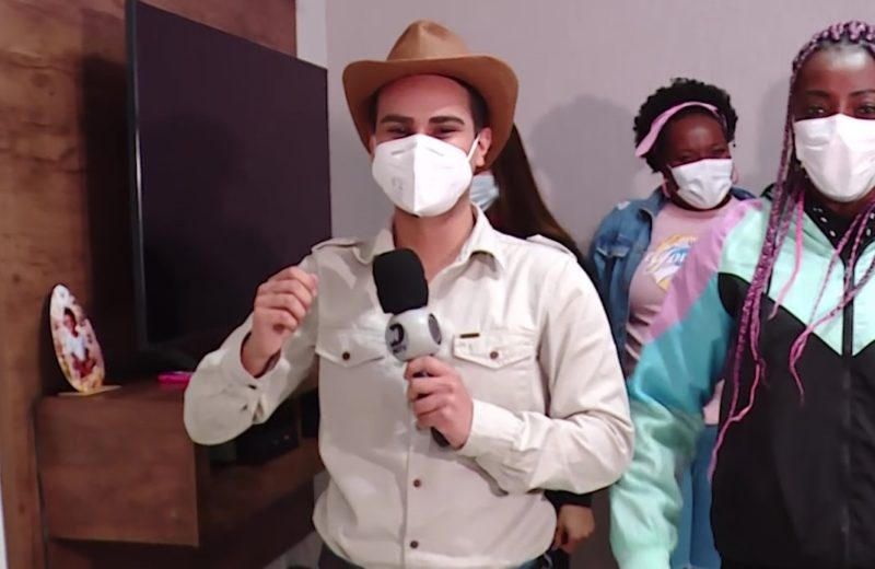 Durante reportagem, rep&oacute;rter de SC faz dancinha viral – Foto: Almir Rodrigues/NDTV/Reprodu&ccedil;&atilde;o