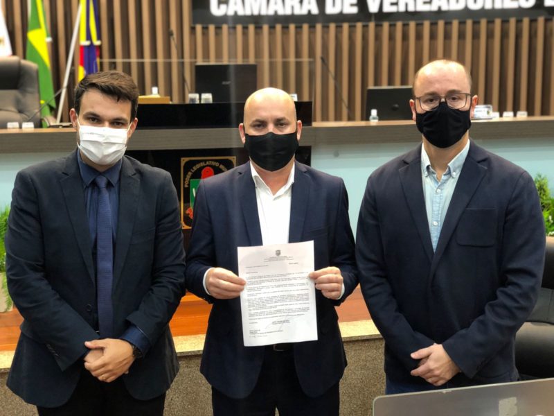 Delegado Regional entregou documento aos vereadores solicitando apoio para compra de viaturas – Foto: Divulga&ccedil;&atilde;o