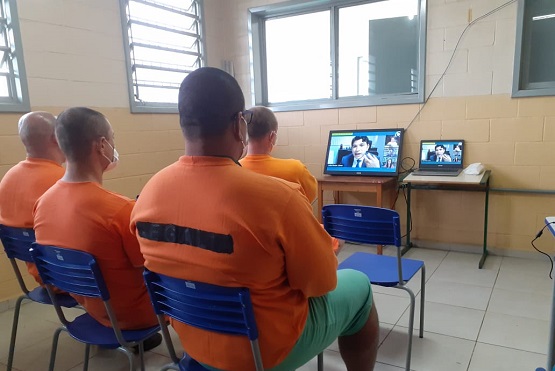 Detentos assistem palestras da Jornada da Leitura na Penitenciária Industrial de São Cristóvão do Sul – Foto: TJSC/Divulgação/ND