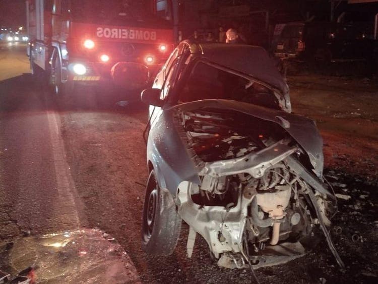 Acidente envolvendo carro e ônibus deixou uma pessoa morta na noite deste sábado (18) – Foto: Divulgação/CBMSC/ND