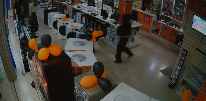 Foram roubados em torno de 50 celulares, 10 tablets e uma televis&atilde;o de 55″ – Foto: Divulga&ccedil;&atilde;o MXT Shop Liquidae