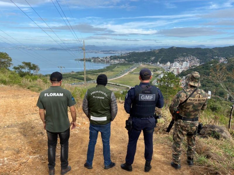 Loteamento clandestino &eacute; interditado em &Aacute;rea Ambiental de Florian&oacute;polis – Foto: Divulga&ccedil;&atilde;o/ PMF/ ND