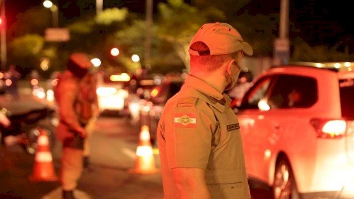 150 pessoas foram presas em 20 dias de Opera&ccedil;&atilde;o Maria da Penha, por viol&ecirc;ncia dom&eacute;stica – Foto: Divulga&ccedil;&atilde;o/ PMSC/ ND