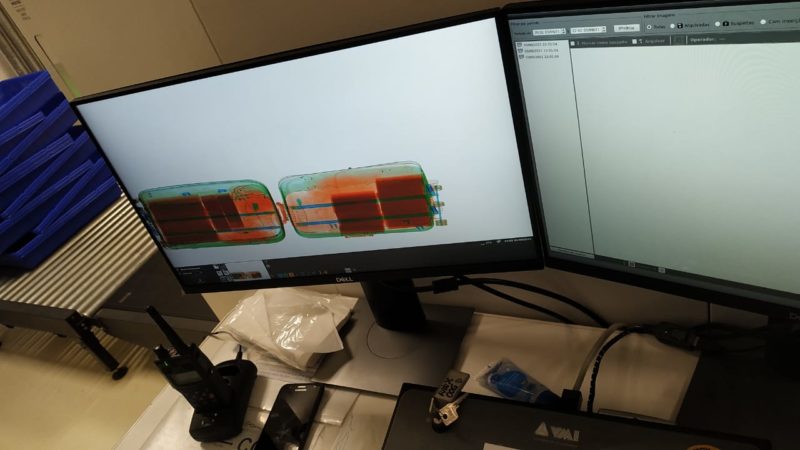 Pol&iacute;cia detectou subst&acirc;ncia parecida com maconha dentro das malas – Foto: Divulga&ccedil;&atilde;o/Pol&iacute;cia Civil