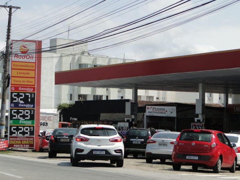 Gasolina comercializada a preço de custo: punição do Procon-SC, em Florianópolis – Foto: Diogo de Souza/ND