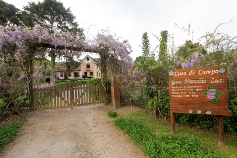 Entrada da Casa de Campo Gov. Hercílio Luz