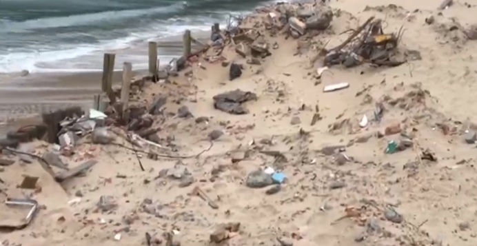 Entulhos incomodam moradores da praia dos Ingleses – Foto: Reprodução/ND