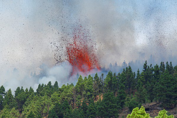 Vulcão Cumbre Vieja entrou em erupção neste domingo (19) – Foto: Reprodução/Internet