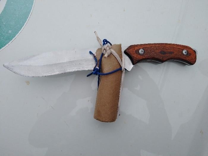 Faca usada no crime foi apreendida pela pol&iacute;cia – Foto: PM/ND