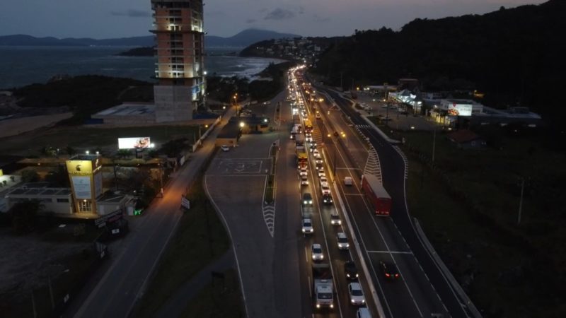 Engarrafamentos constantes são registrados no sentido norte em Itapema – Foto: Marcelo Feble/NDTV