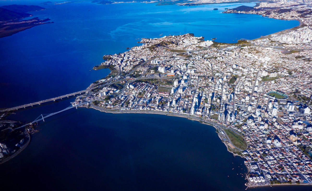 Imagem aérea do município de Florianópolis